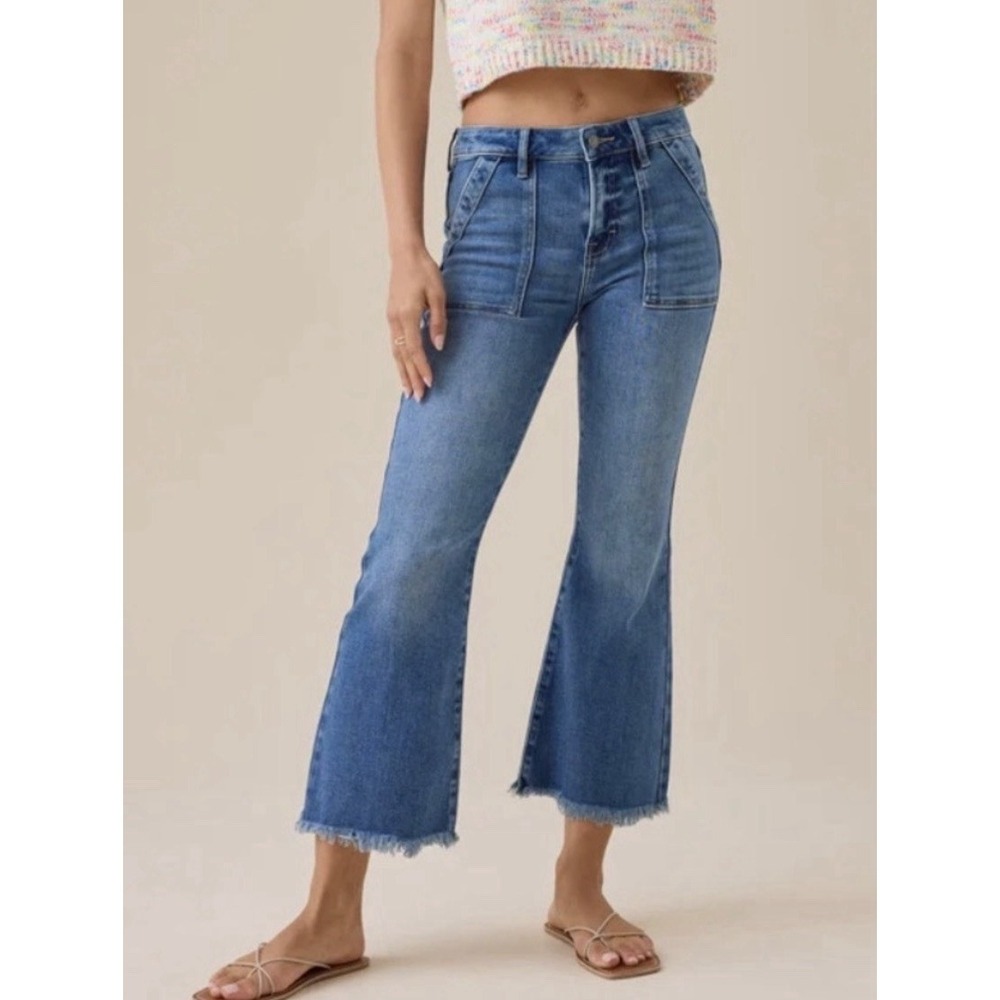 Altar'd State Women's Crop Flare 30  Raw Hem